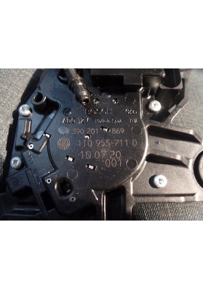 1T0955711D CADDY 2009-2011 TOURAN 2009-2011 ARKA SİLECEK MOTORU