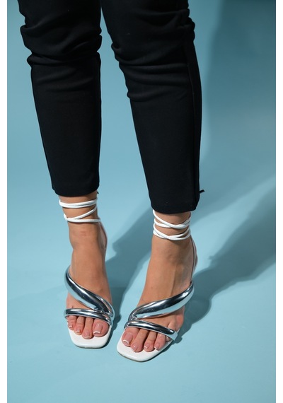 Luvishoes Creed Beyaz Gümüş Bilekten Bağlamalı Kadın Topuklu Ayakkabı Beyaz - Gümüş Luvishoes Creed Beyaz Gümüş Bilekten Bağlamalı Kadın Topuklu Ayakkabı Beyaz - Gümüş