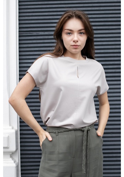 Kadın İpeksi Yumuşak Kumaş Geniş Sıfır Yaka Önü Pencereli Yanları Yırtmaçlı Tshirt Bluz-taş Taş