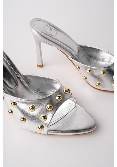 Muggo Helena Kadın Zımbalı Sivri Burun Metal Detaylı Stiletto Topuklu Terlik Gümüş