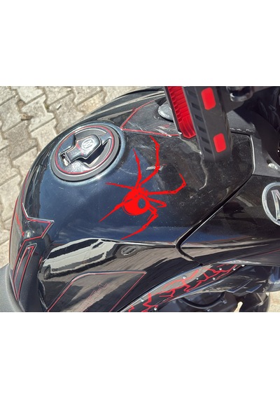 Örümcek Desenli Oto Sticker 25 Cm - Araba, Motor, Kask & Cam İçin Yapıştırma Folyo Etiket