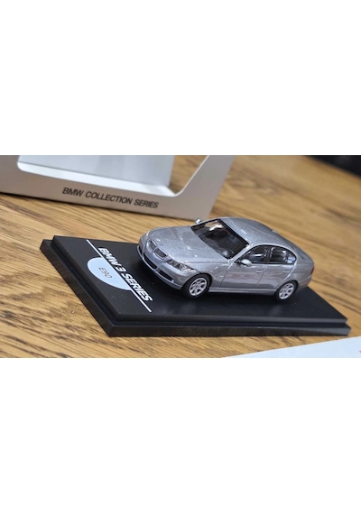 1/64 Bmw E90 Gri - Collector Edition 50 Years Bmw 3 Series