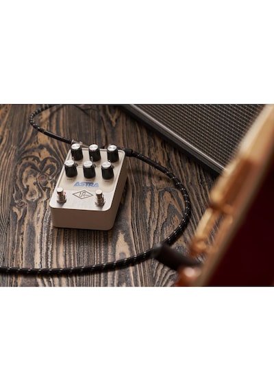 Uafx Astra Modulation Machine Pedal 50'lerin Klasik Amerikan Tüplü Amplifikatörü