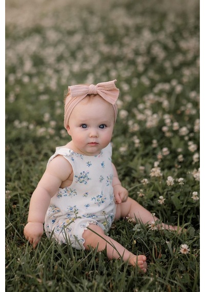 Antebies Bambu Sustainable Minik Çiçekler Desenli Omuzda Çıtçıtlı Kolsuz Şortlu Balon Kız Bebek Tulum Bej
