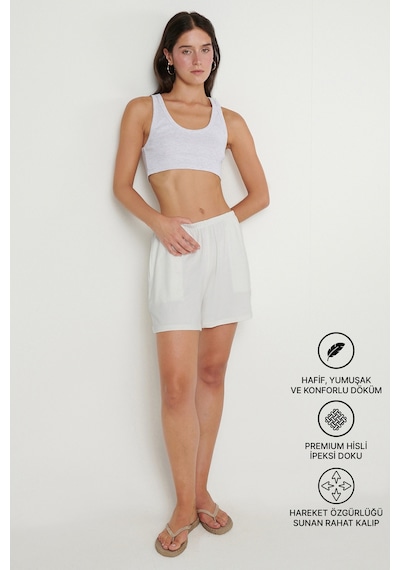 Ac&co / Altınyıldız Classics Kadın Beyaz Yumuşak Dokulu Standart Fit Beli Lastikli Cepli Rahat Örme Esnek Şort