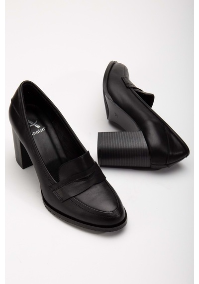 Analin Shoes Kadın Hakiki Deri Saraçlı Klasik Topuklu Ayakkabı Siyah