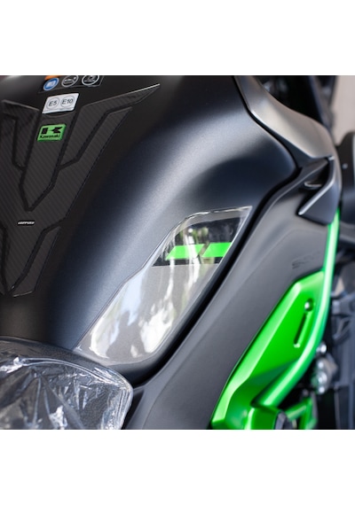 Kawasaki Z900 2025 İle Uyumlu Kaydırmaz 6d Karbon Ve Şeffaf 12 Parça Tank Pad Seti Gc72 KARBON