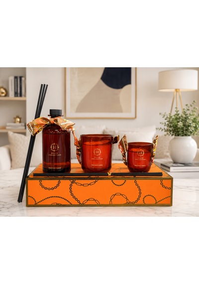 Haute Collection Amber Lüks Oda Kokusu Ve 2 Li Mum Seti Dekoratif Kokulu Mum & Çubuklu Oda Parfümü Hediyelik Set