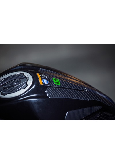 Grippatch Kawasaki Z-500 2025 Uyumlu Kaydırmaz 16 Parça 6d Karbon Tank Pad Seti - Gc91 Karbon - Siyah