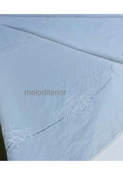 Tr İşleme Dantel Görünümlü Dökümlü Kaymaz Yuvarlak Pvc Muşamba Masa Örtüsü Beyaz Çiçekli 155x155 Cm Genel