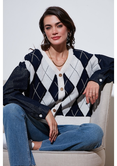 Lela Desenli Regular Fit Düğmeli V Yaka Crop Bayan Hırka 4615553 Lacivert-Ekru
