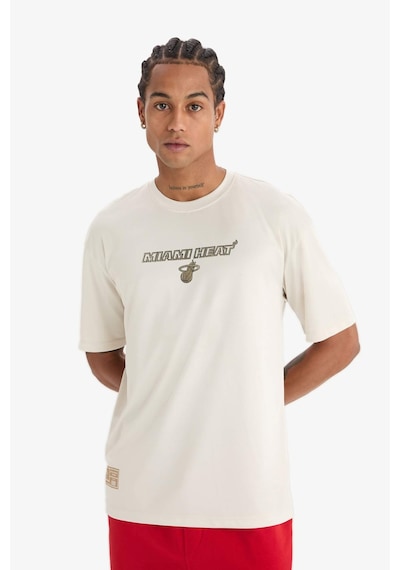 DeFactoFit NBA Miami Heat Boxy Fit Bisiklet Yaka Sırt Baskılı Kısa Kollu Tişört E0359AX25SPBG662