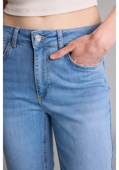 Defacto Yüksek Bel Cepli Jean Kapri H6237ax26smnm28 Mavi-nm28