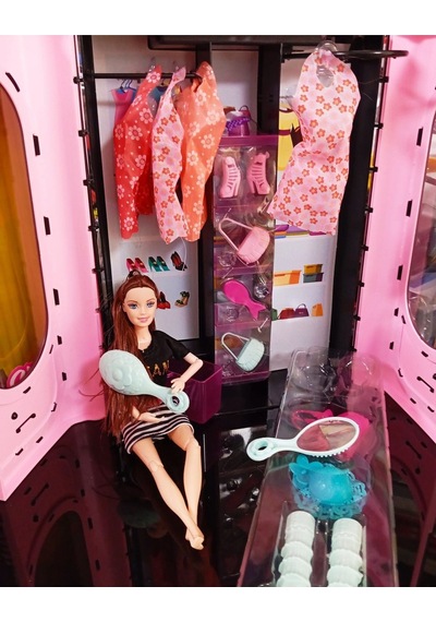 Barbie Bebekli Elbise Gardrop Oyun Seti