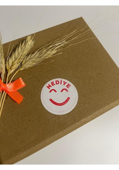 Hediye Gülen Yüz Kırmızı Yazılı Yuvarlak Yapışkanlı Etiket 4x4 Cm 120 Adet