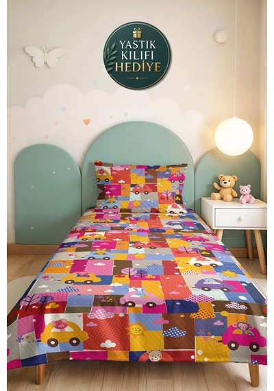 Evimde Bambaşka Pembe Araba Figürlü Kız Çocuk Pike Takımı - Renkli Patchwork Bebek Odası Yatak Örtüsü - 160x220 CM Evimde Bambaşka Pembe Araba Figürlü Kız Çocuk Pike Takımı - Renkli Patchwork Bebek Odası Yatak Örtüsü - 160x220 CM