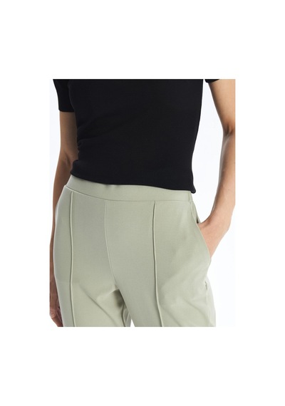 LC Waikiki Beli Lastikli Standart Fit Kadın Pantolon Green