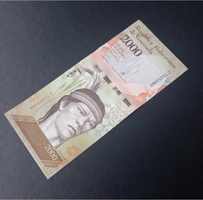 Escoines 3996368f022bbd9157 Venezuela 2000 Bolivar Çil