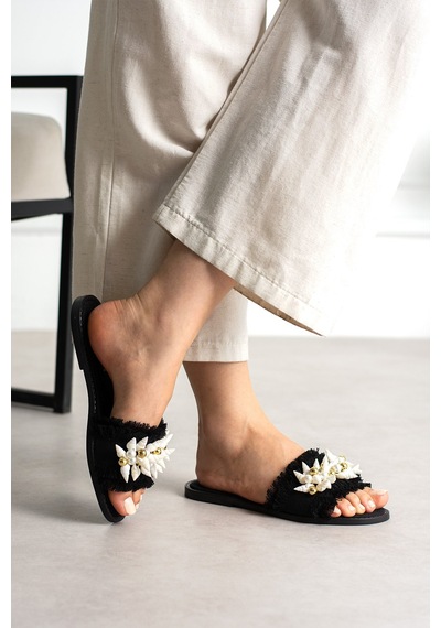 Dabab Shoes Shella Kadın Deniz Kabuğu Ve İnci Detaylı Siyah Hasır Dokulu Düz Taban Açık Burun Terlik Dabab Shoes Shella Kadın Deniz Kabuğu Ve İnci Detaylı Siyah Hasır Dokulu Düz Taban Açık Burun Terlik