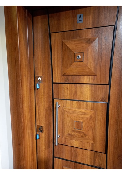 Çelik Kapı Modelleri Ahşap Kaplama Kabartmalı Daire Kapısı Sağ 1