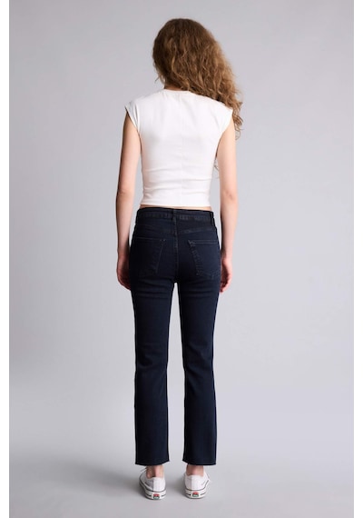 Defacto Crop Flare Fit Düşük Bel Bilek Boy Jean Yıkamalı Pantolon G2217ax25wnnm40 Siyah-nm40 Defacto Crop Flare Fit Düşük Bel Bilek Boy Jean Yıkamalı Pantolon G2217ax25wnnm40 Siyah-nm40