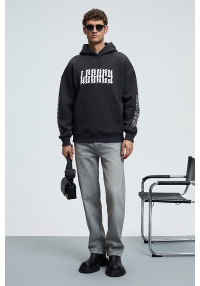 Grimelange ARMAND Erkek Kapüşonlu Kanguru Cepli Önü Baskılı Oversize Antrasit Sweatshirt Grimelange ARMAND Erkek Kapüşonlu Kanguru Cepli Önü Baskılı Oversize Antrasit Sweatshirt