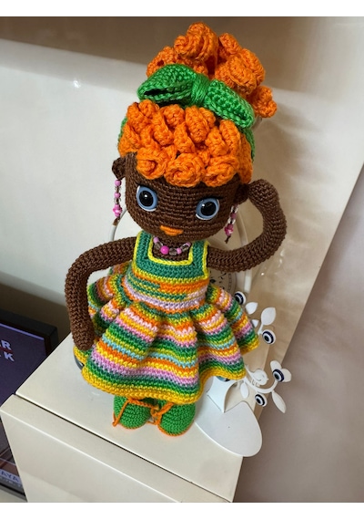 Siyahi Amigurumi Süslü Kız Bebek