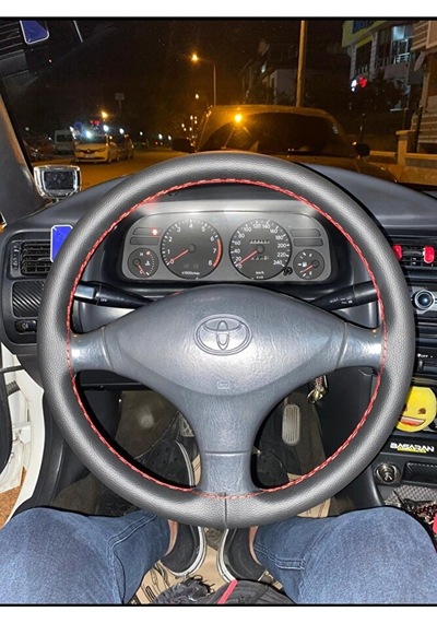 Dikişli Direksiyon Kılıfı Damarlı Deri Kırmızı Dikişli Toyota Corolla 98 Kasa İçin Renkli