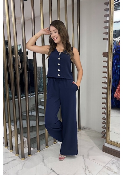 By Saygı Kadın V Yaka Önü Düğmeli Bluz Beli Lastikli Cepli Palazzo Pantolon Ayrobin 2'li Takım Lacivert By Saygı Kadın V Yaka Önü Düğmeli Bluz Beli Lastikli Cepli Palazzo Pantolon Ayrobin 2'li Takım Lacivert