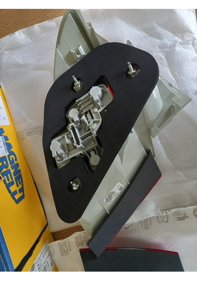 MERCEDES C203 SAĞ SOL STOP TAKIMI MAGNETI MARELLI