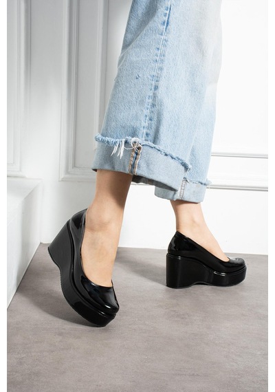 Zenneshoes Helena Dolgu Topuklu Kadın Ayakkabı Siyah Rugan