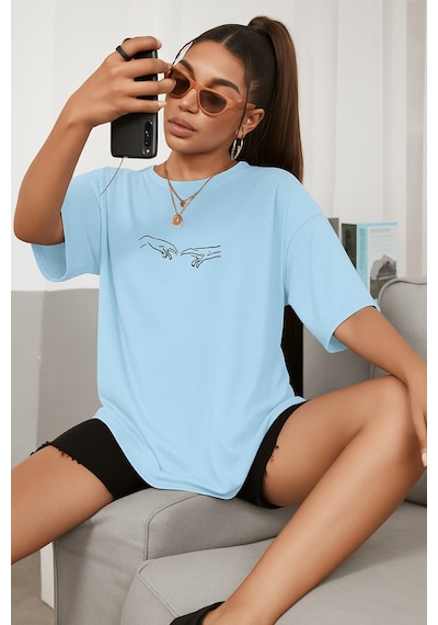 El Baskılı Oversize Beyaz T-shirt Bebe Mavisi