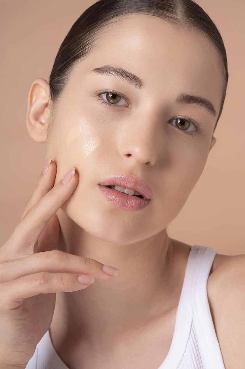Alix Avien Güneş Koruyucu SPF35+ Nemlendirici Etkili Kremsi Likit Fondöten Liquid Foundation 310 Pale Camel