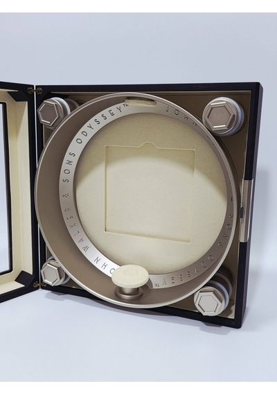 John Walker & Sons Odyssey Ahşap Camlı Viski Sergileme Ve Taşıma Kutusu Siyah
