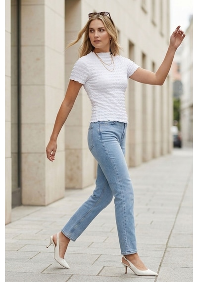 Kadın Beyaz Büzgülü Dokulu Bluz Slim Fit Kısa Kol Yüksek Yaka Esnek Modern Şık Üst Bluz