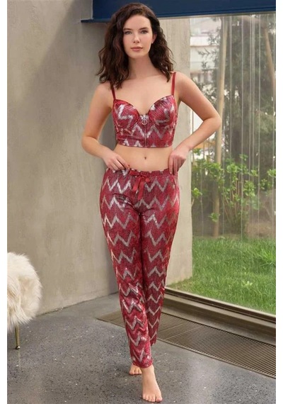 Leyna Kadife Balenli Destekli Dolgulu Parlak Baskılı Fermuar Detaylı Büstiyer Ve Pantolon Pijama Takımı Bordo Leyna Kadife Balenli Destekli Dolgulu Parlak Baskılı Fermuar Detaylı Büstiyer Ve Pantolon Pijama Takımı Bordo