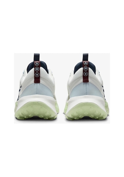 Nike Juniper Trail 2 Kadın Beyaz Koşu Ayakkabısı Dar Kalıb Beyaz Beyaz