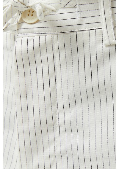 Lacoste Men's Slim Fit Bermuda Shorts Erkek Dar Kesim Pamuk Bermuda Şort Beyaz