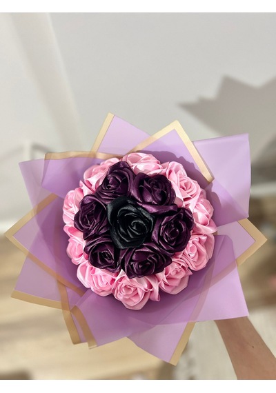 Pembe Mor Saten Gül Buketi Çiçek Açık Renk