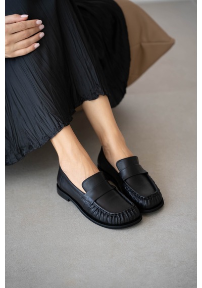 Selin Shoes Blaine Hakiki Deri Büzgülü Küt Burun Kadın Loafer- Siyah Deri