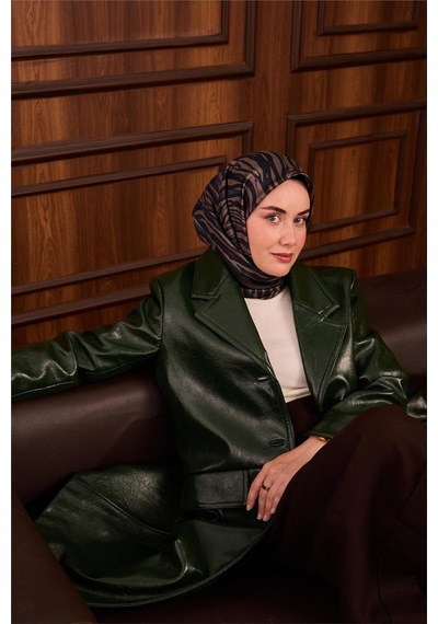 Silk Home Twill İpek Eşarp Petrol Yeşili Erguvan Geometrik Desenli Tok Duruşlu 90x90 Çok Renkli