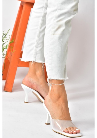 Fox Shoes Beyaz Şeffaf Görünümlü Kalın Topuklu Kadın Terlik P590033209