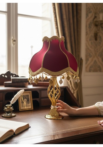 Kırmızı Kadife Şapkalı Gold Kaplama Ayaklı Klasik Model Abajur Klasik Dekoratif Aydınlatma 50x30cm