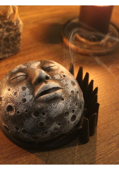 Ay Yüzü Taş Konik Tütsülük Ve 10 Adet Palo Santo Konik Tütsü