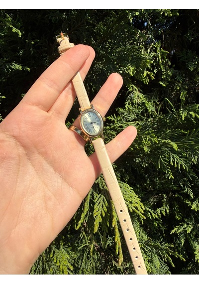 Minimal Deri Kordon Kadın Kol Saati İçi Sarı Altın