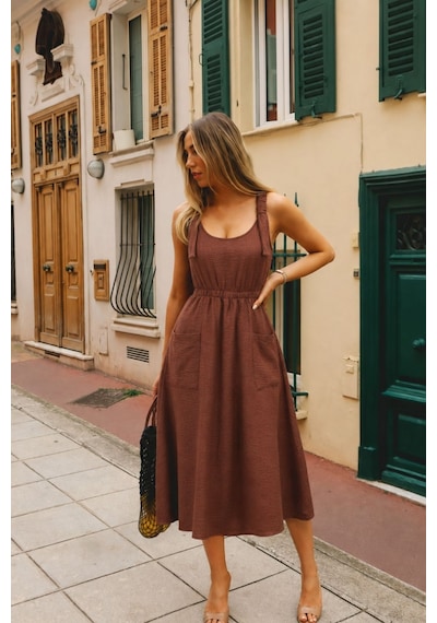 Armonika Kadın Kahve Beli Ve Askıları Lastikli Cepli Keten Görünümlü Midi Boy Elbise Arm-24y001034
