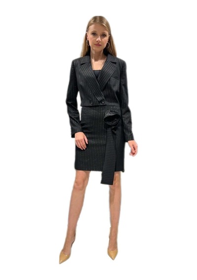 Favori Tekstil Kadın Blazer Detaylı Crop Ceket Etek Takım Elbise Siyah Favori Tekstil Kadın Blazer Detaylı Crop Ceket Etek Takım Elbise Siyah