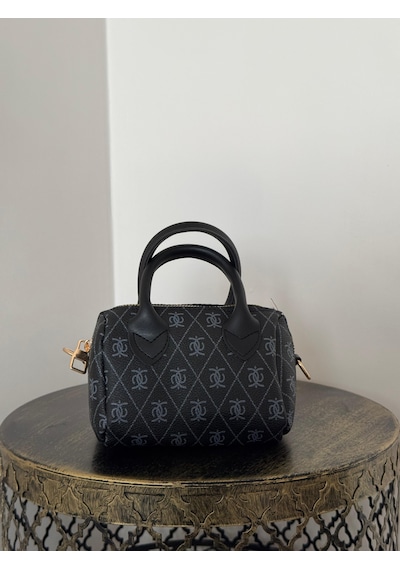 Nira Minimalist Tasarım Monogram Desenli Ayarlanabilir Askılı Fermuar Kapama Kadın Çantası Mavi - Siyah