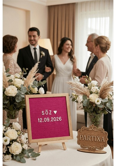 Ahşap Harfli Yazı Panosu 25,5x25,5 Cm Premium Gerçek Çam Çerçeve 340 Parça Harf Seti Standlı Duvara Asılabilir Keçe İçli