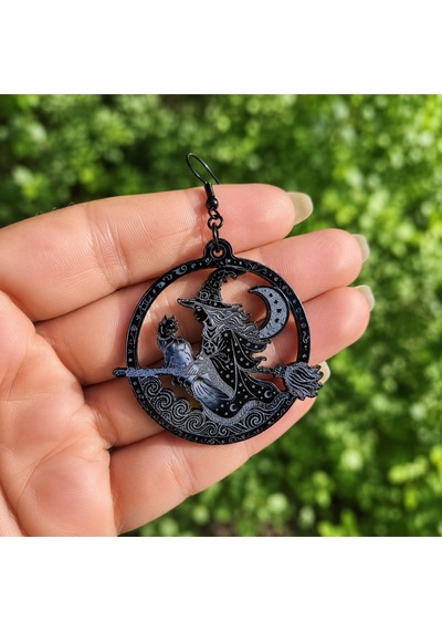 Sevimli Cadı Ve Kara Kedi Figürlü Lazer İşlemeli Siyah Akrilik Küpe - 45mm